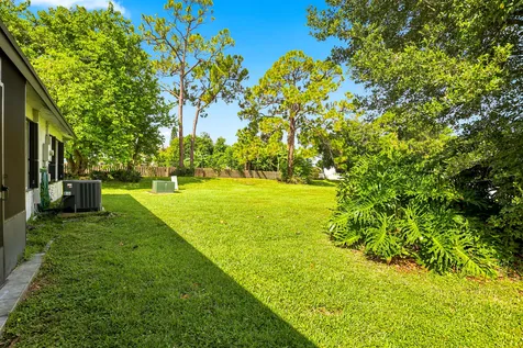 10 Seneca Court Royal Palm Beach FL 33411