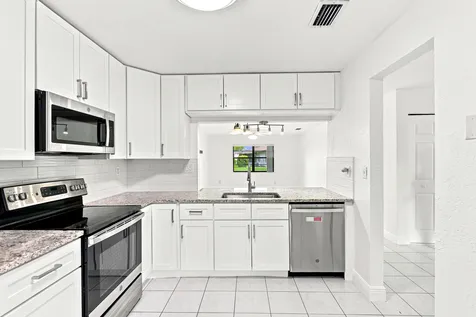 10 Seneca Court Royal Palm Beach FL 33411