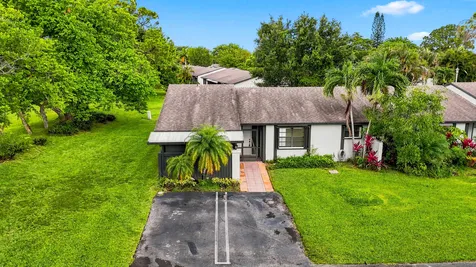 10 Seneca Court Royal Palm Beach FL 33411
