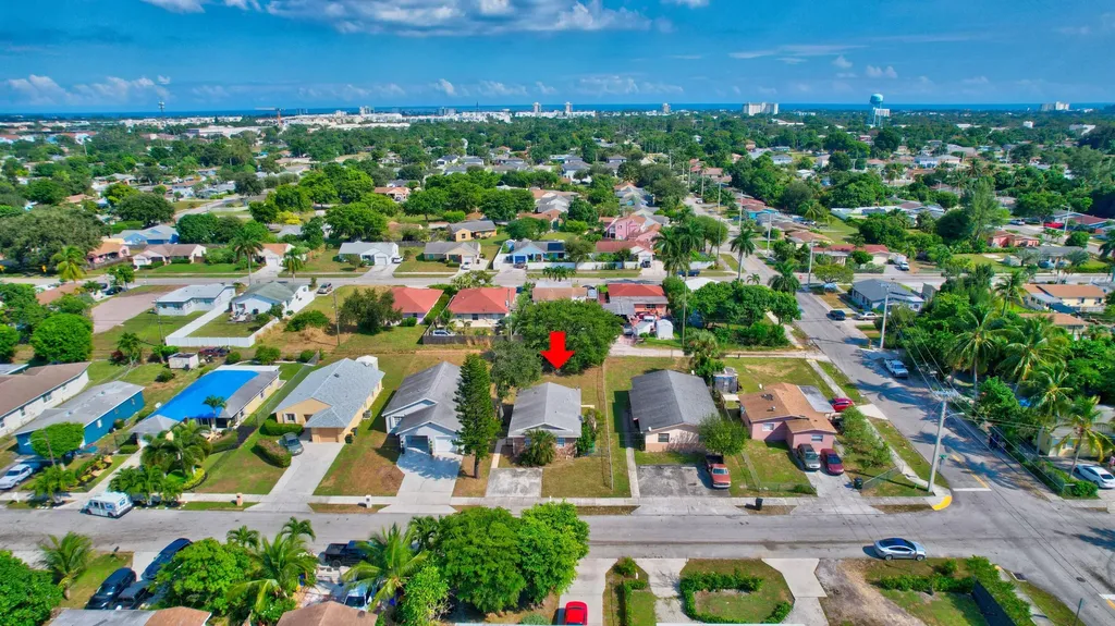 237 SW 11th Avenue Delray Beach FL 33444