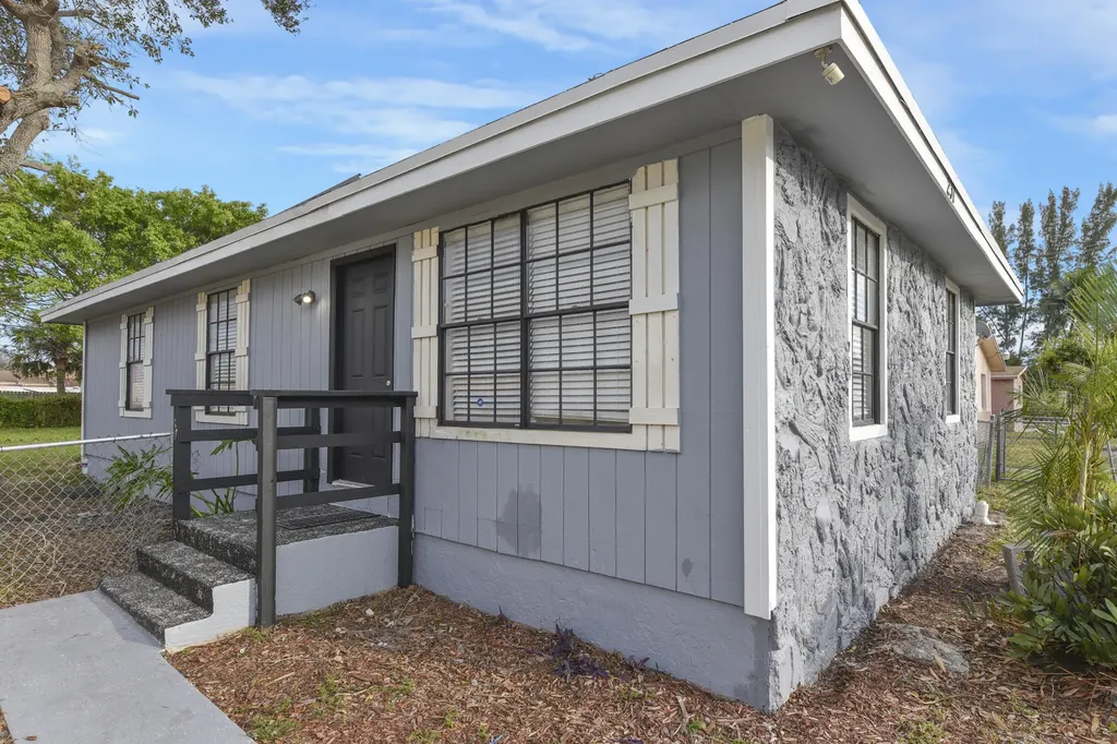237 SW 11th Avenue Delray Beach FL 33444