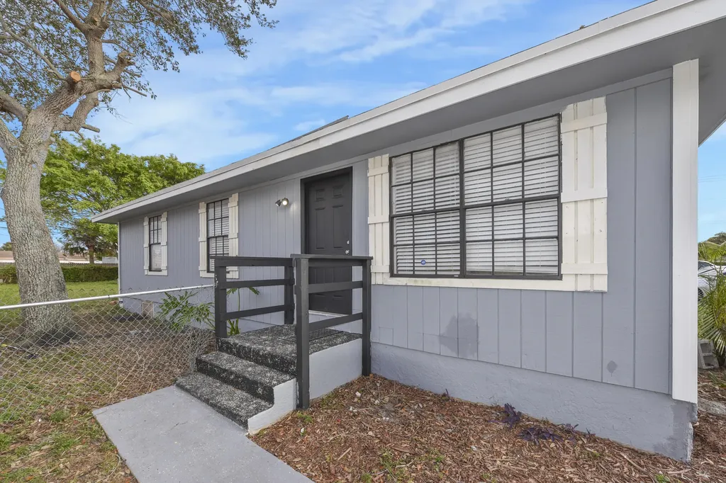 237 SW 11th Avenue Delray Beach FL 33444