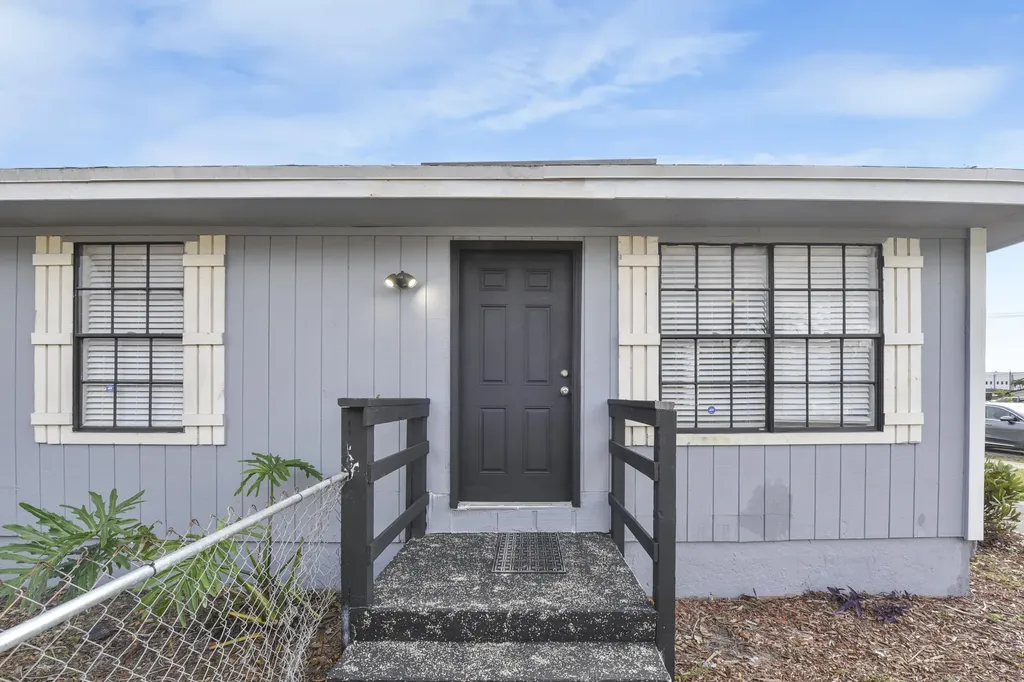 237 SW 11th Avenue Delray Beach FL 33444