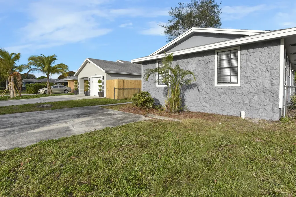 237 SW 11th Avenue Delray Beach FL 33444