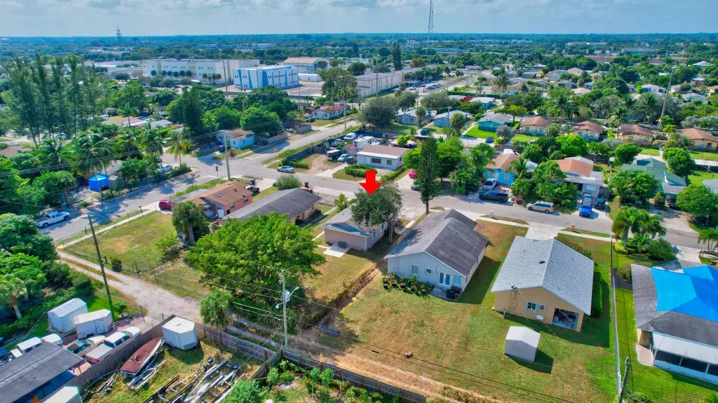 237 SW 11th Avenue Delray Beach FL 33444