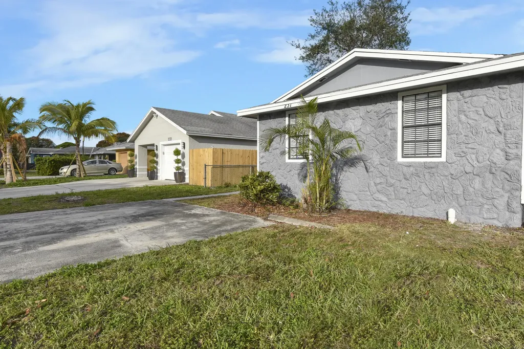 237 SW 11th Avenue Delray Beach FL 33444
