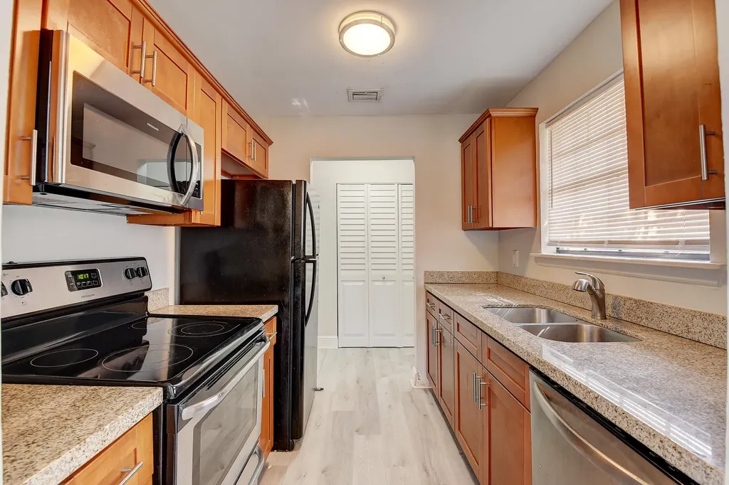 237 SW 11th Avenue Delray Beach FL 33444