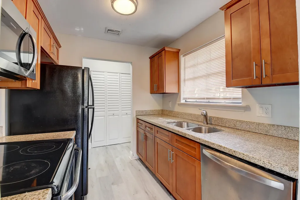 237 SW 11th Avenue Delray Beach FL 33444