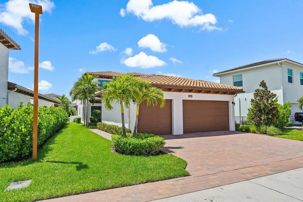 13644 Dumont Road Palm Beach Gardens FL 33418