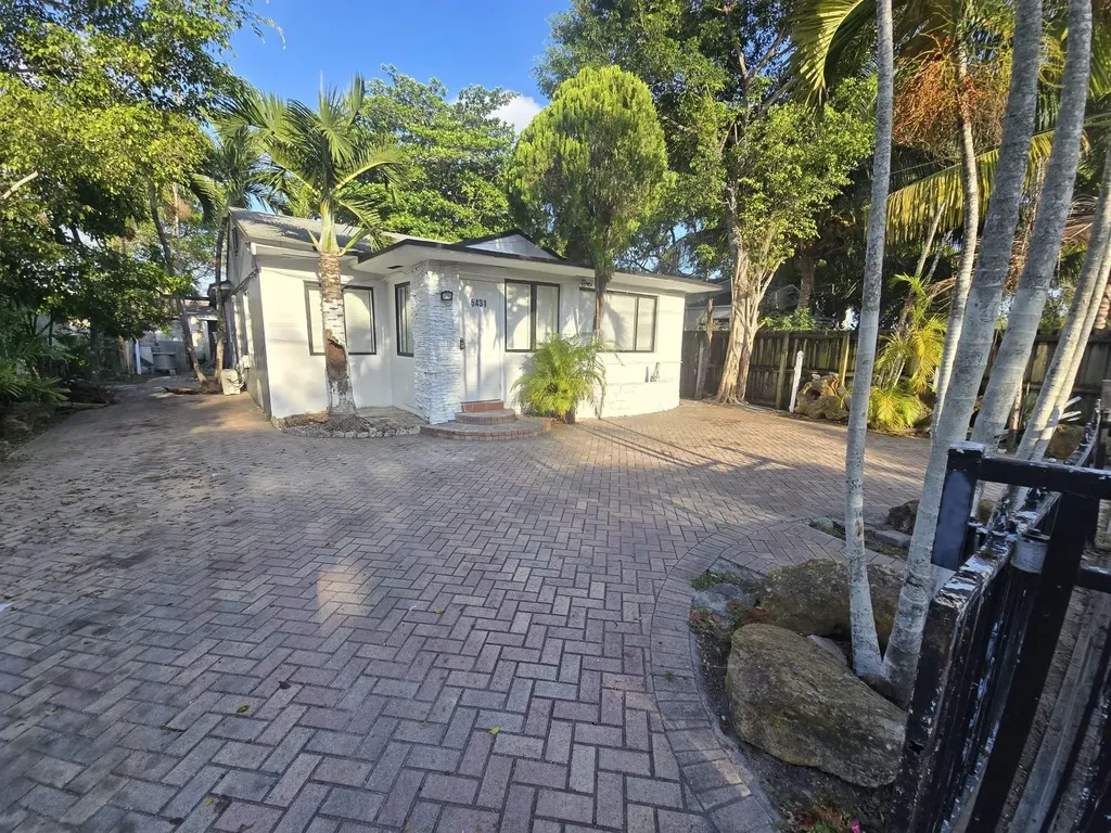 5431 NW 30th Avenue Miami FL 33142