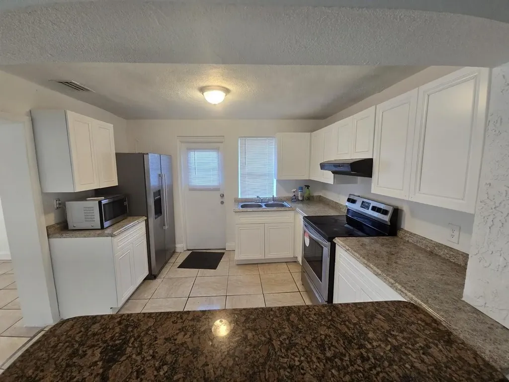 5431 NW 30th Avenue Miami FL 33142