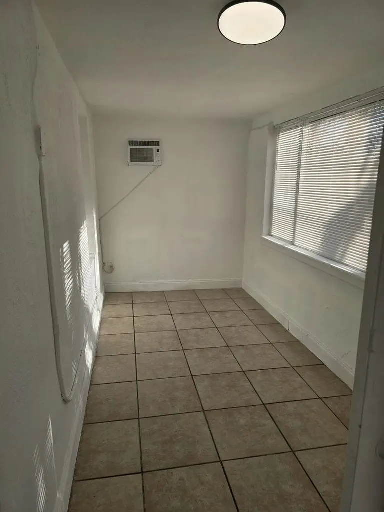 5431 NW 30th Avenue Miami FL 33142