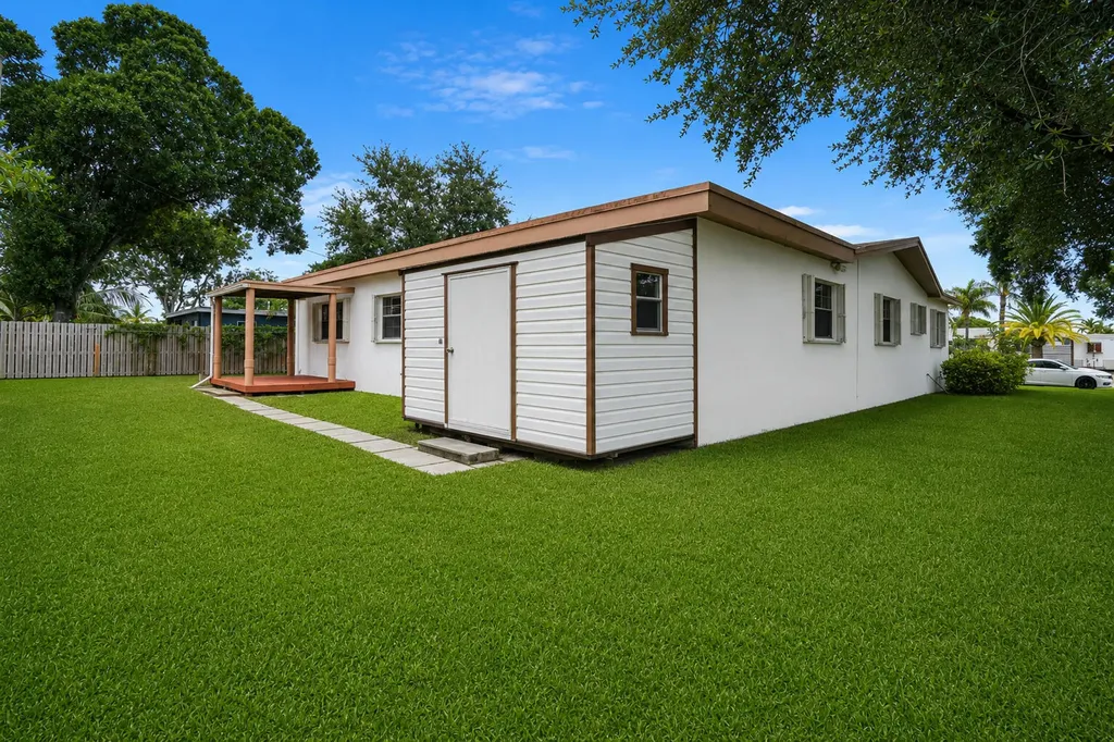 3358 SW 16th Court Fort Lauderdale FL 33068