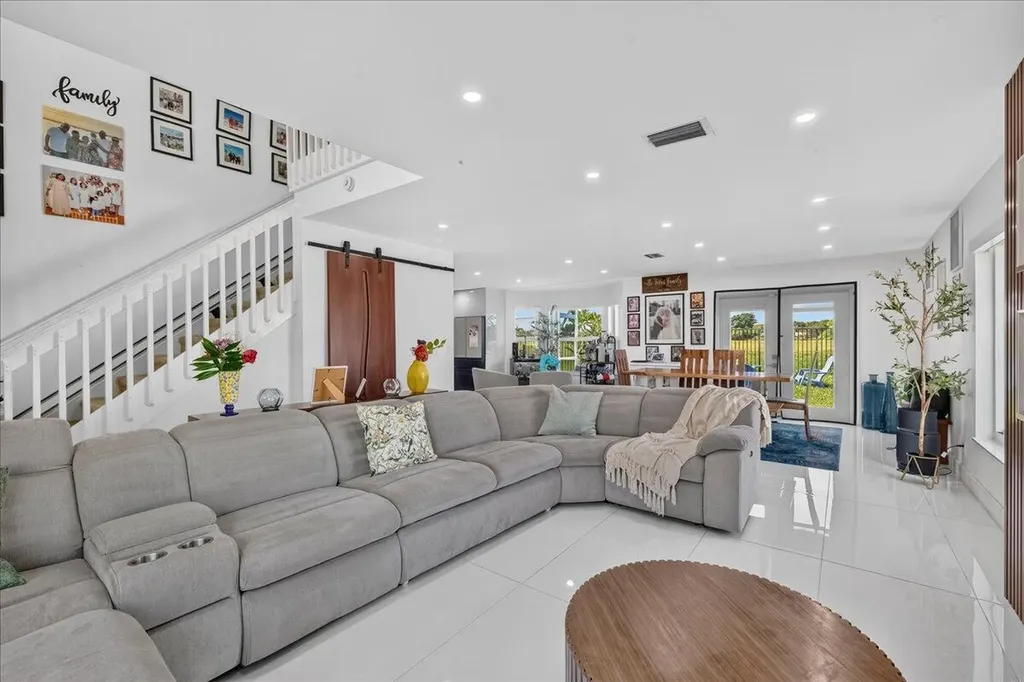 10712 Oak Lake Way Boca Raton FL 33498