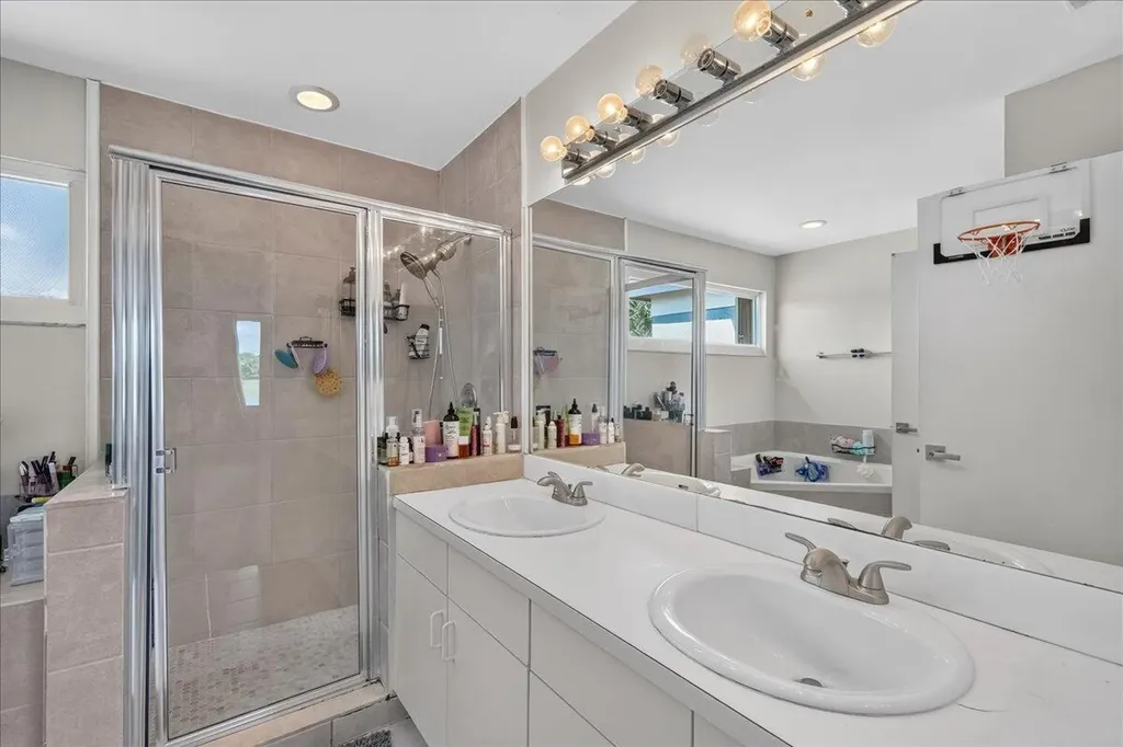 10712 Oak Lake Way Boca Raton FL 33498