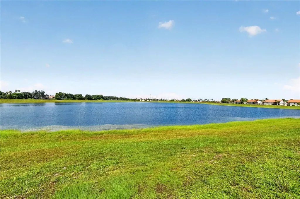 10712 Oak Lake Way Boca Raton FL 33498