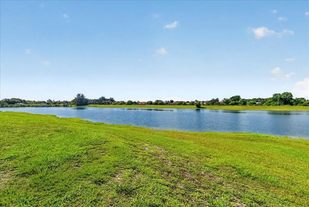 10712 Oak Lake Way Boca Raton FL 33498
