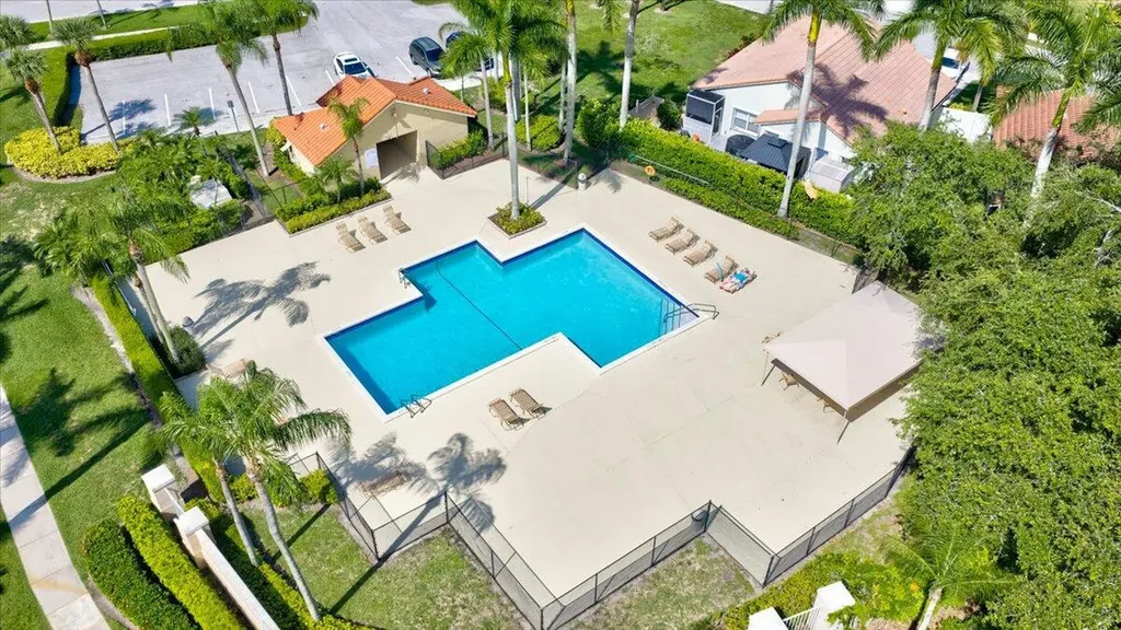 10712 Oak Lake Way Boca Raton FL 33498