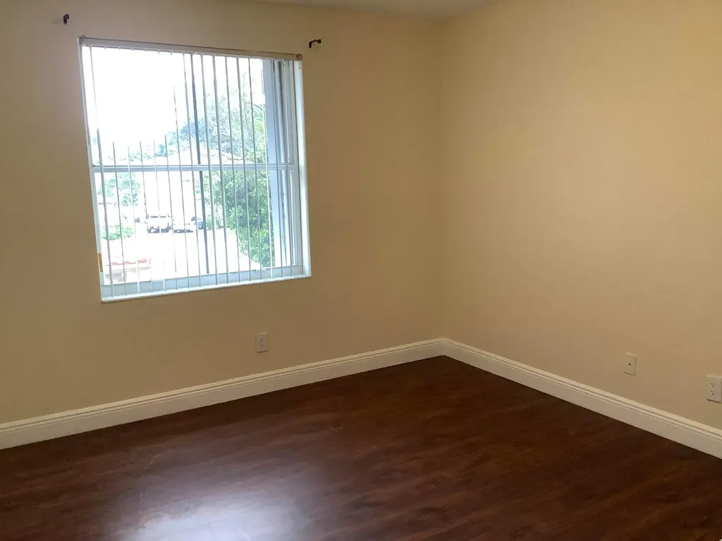7330 NW 1st Place Plantation FL 33317