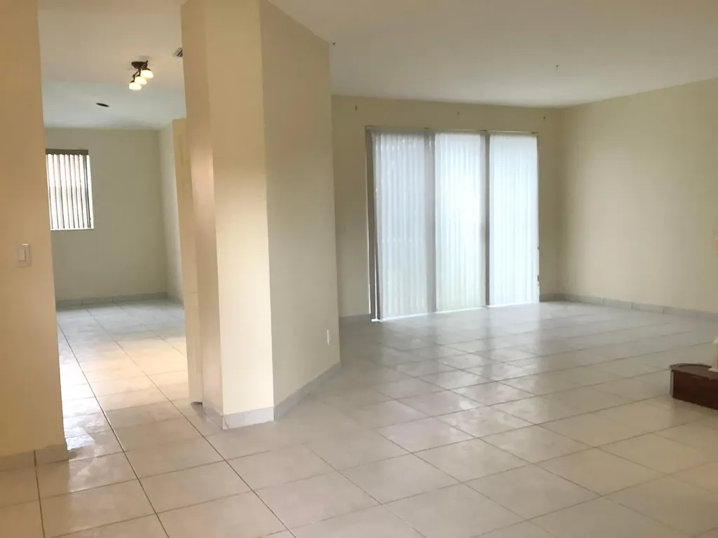 7330 NW 1st Place Plantation FL 33317