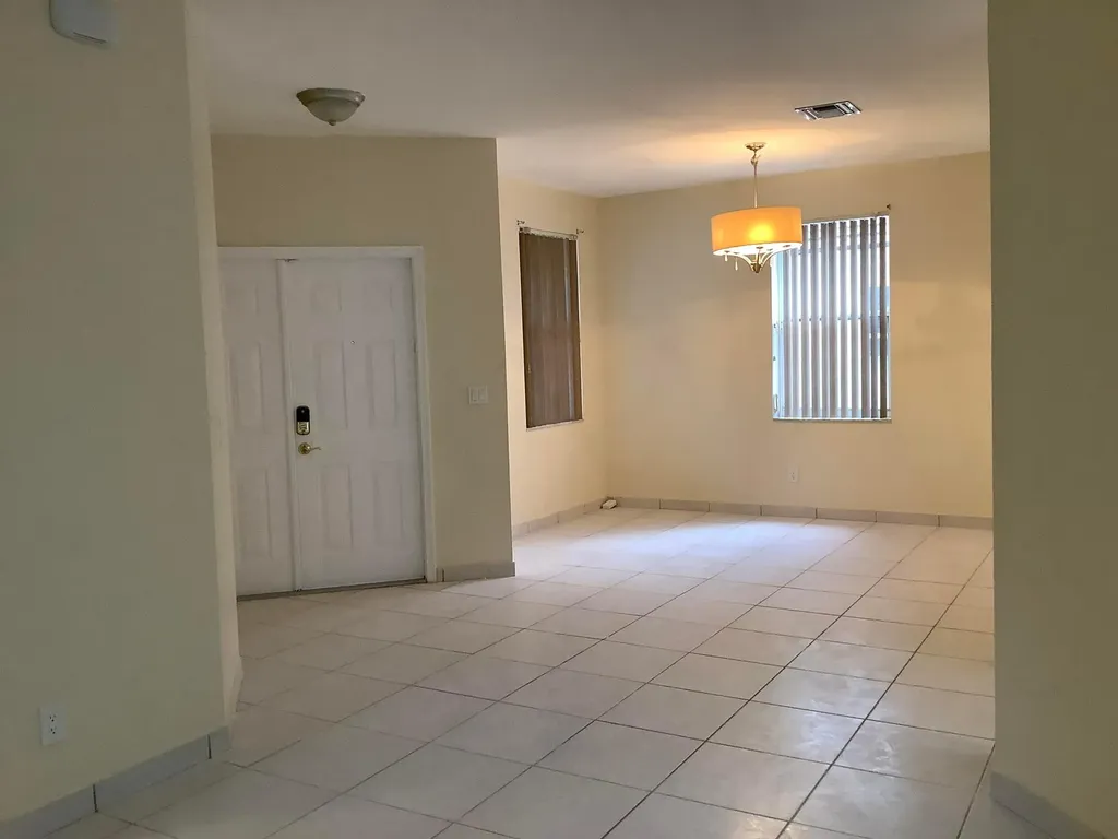 7330 NW 1st Place Plantation FL 33317