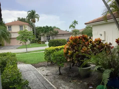 7330 NW 1st Place Plantation FL 33317