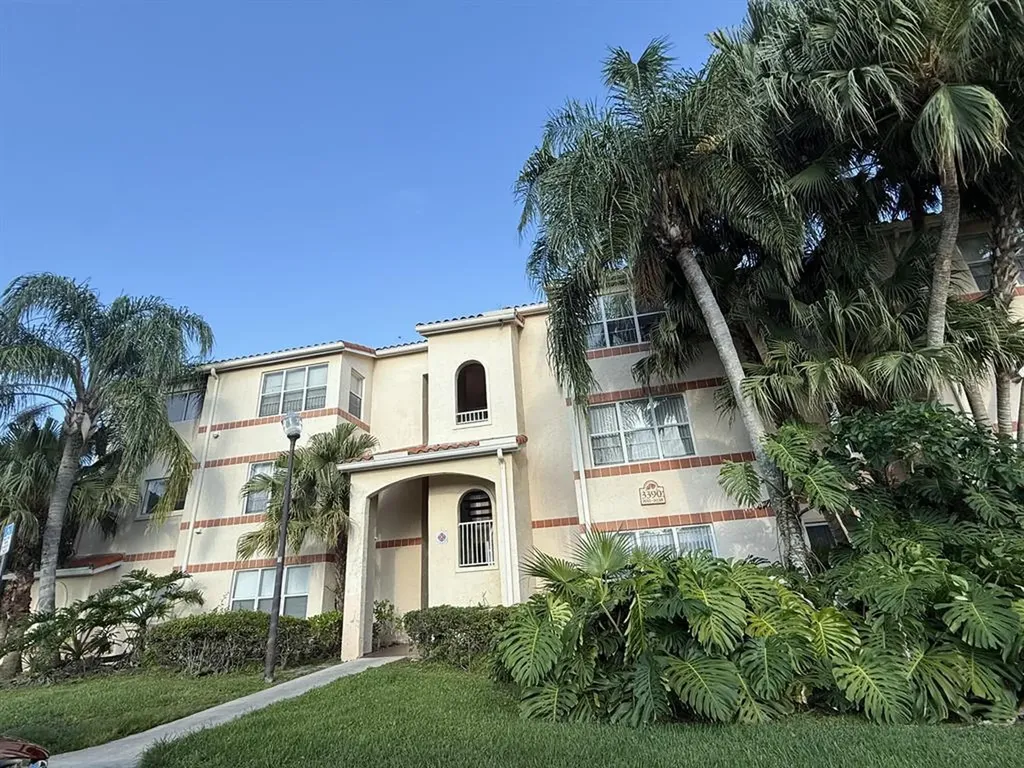3390 Pinewalk Drive N Margate FL 33063