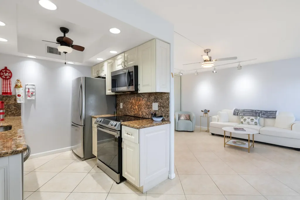 4060 Cornwall C Boca Raton FL 33434