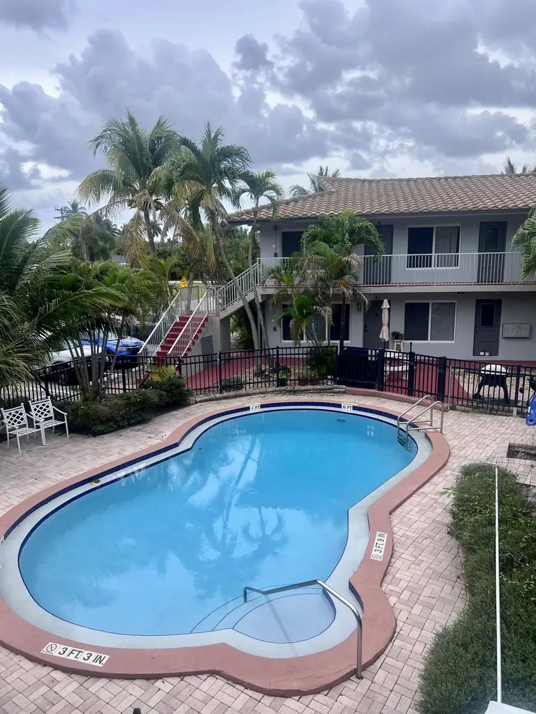 915 SE 22nd Avenue Pompano Beach FL 33062