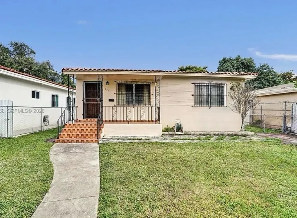 831 NW 21st Court Miami FL 33125