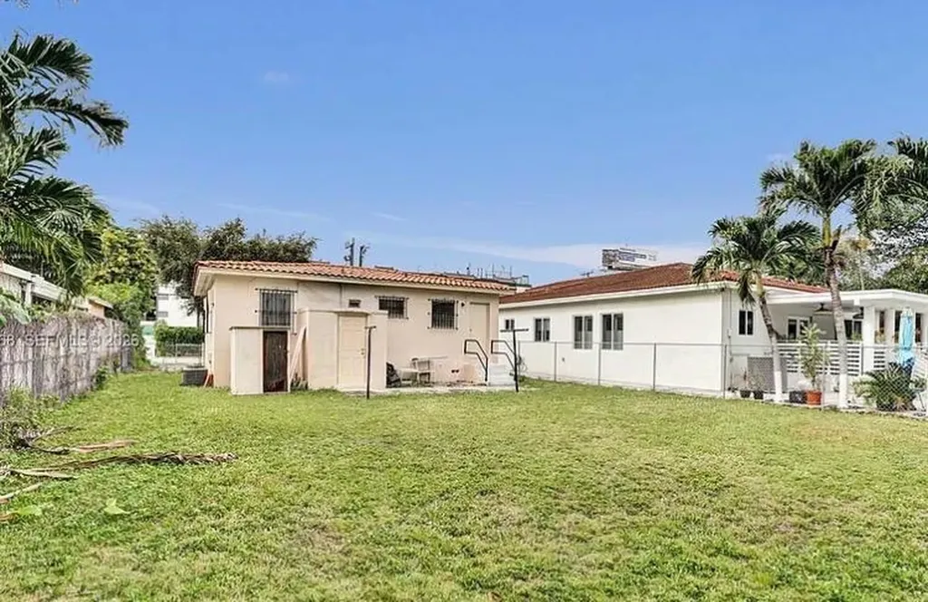 831 NW 21st Court Miami FL 33125