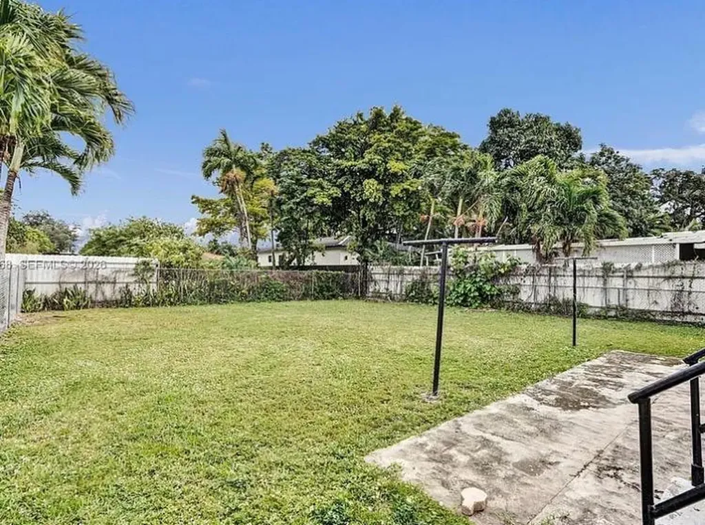 831 NW 21st Court Miami FL 33125
