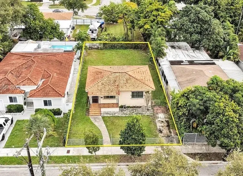 831 NW 21st Court Miami FL 33125
