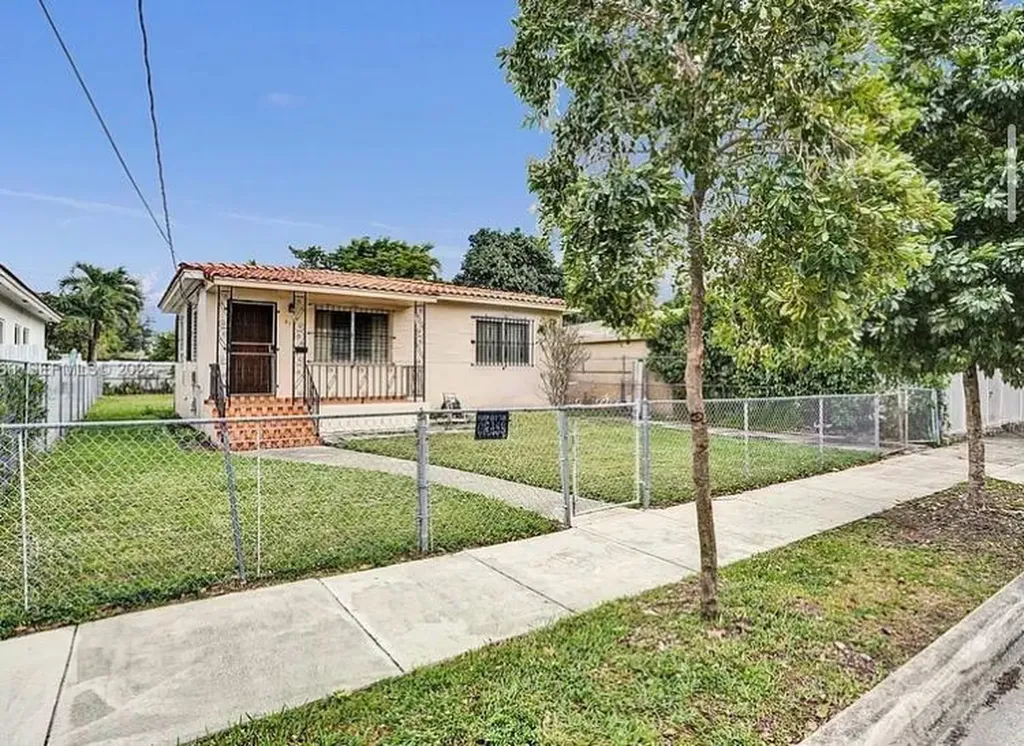 831 NW 21st Court Miami FL 33125