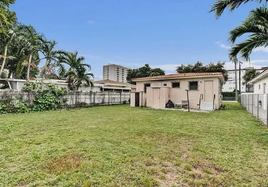 831 NW 21st Court Miami FL 33125