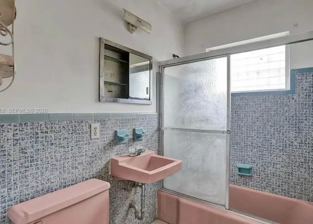 831 NW 21st Court Miami FL 33125