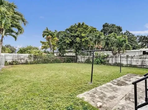 831 NW 21st Court Miami FL 33125