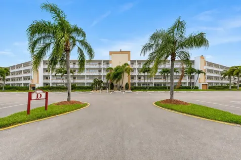 1069 Cornwall D Boca Raton FL 33434