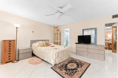 1069 Cornwall D Boca Raton FL 33434