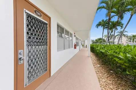 1069 Cornwall D Boca Raton FL 33434