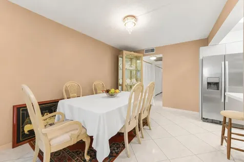 1069 Cornwall D Boca Raton FL 33434