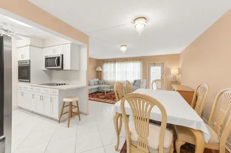 1069 Cornwall D Boca Raton FL 33434