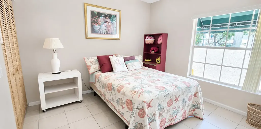 6566 Via Regina Boca Raton FL 33433