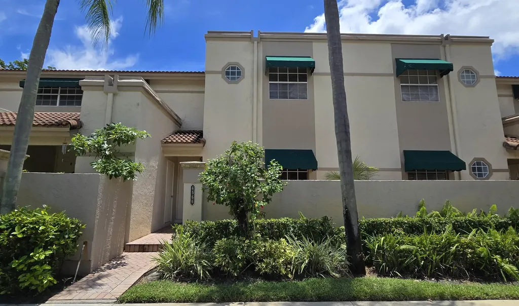 6566 Via Regina Boca Raton FL 33433