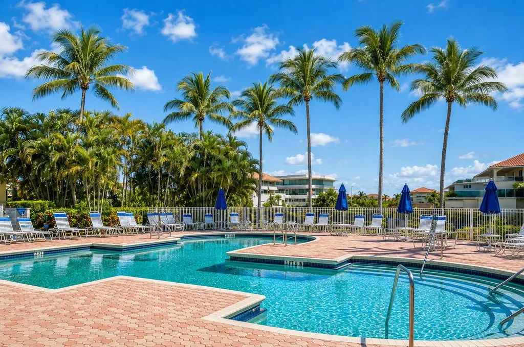 6566 Via Regina Boca Raton FL 33433