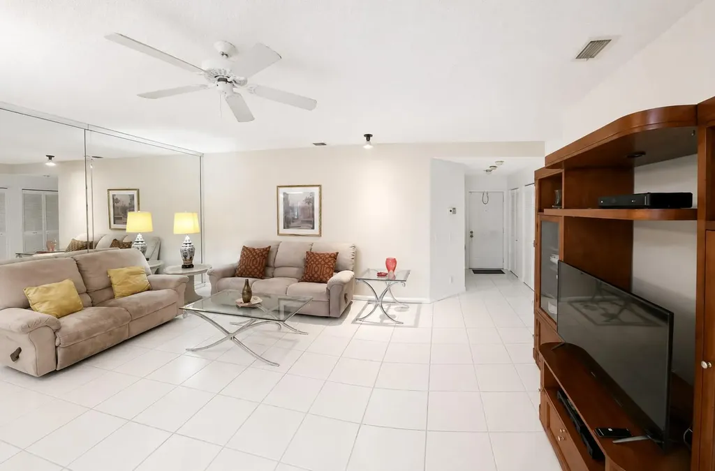 6566 Via Regina Boca Raton FL 33433