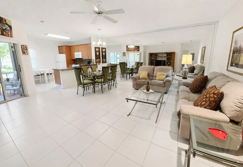 6566 Via Regina Boca Raton FL 33433