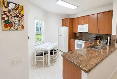 6566 Via Regina Boca Raton FL 33433