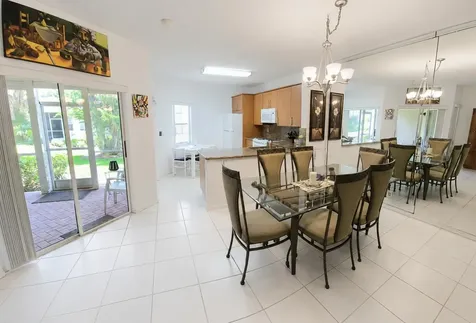 6566 Via Regina Boca Raton FL 33433