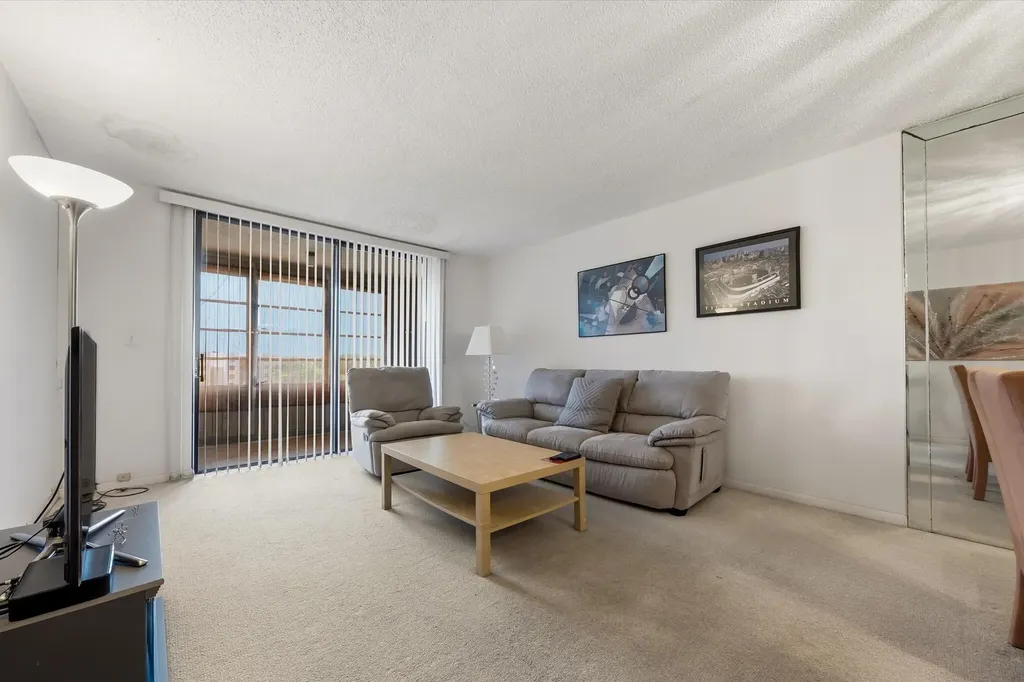2860 Somerset Drive Lauderdale Lakes FL 33311